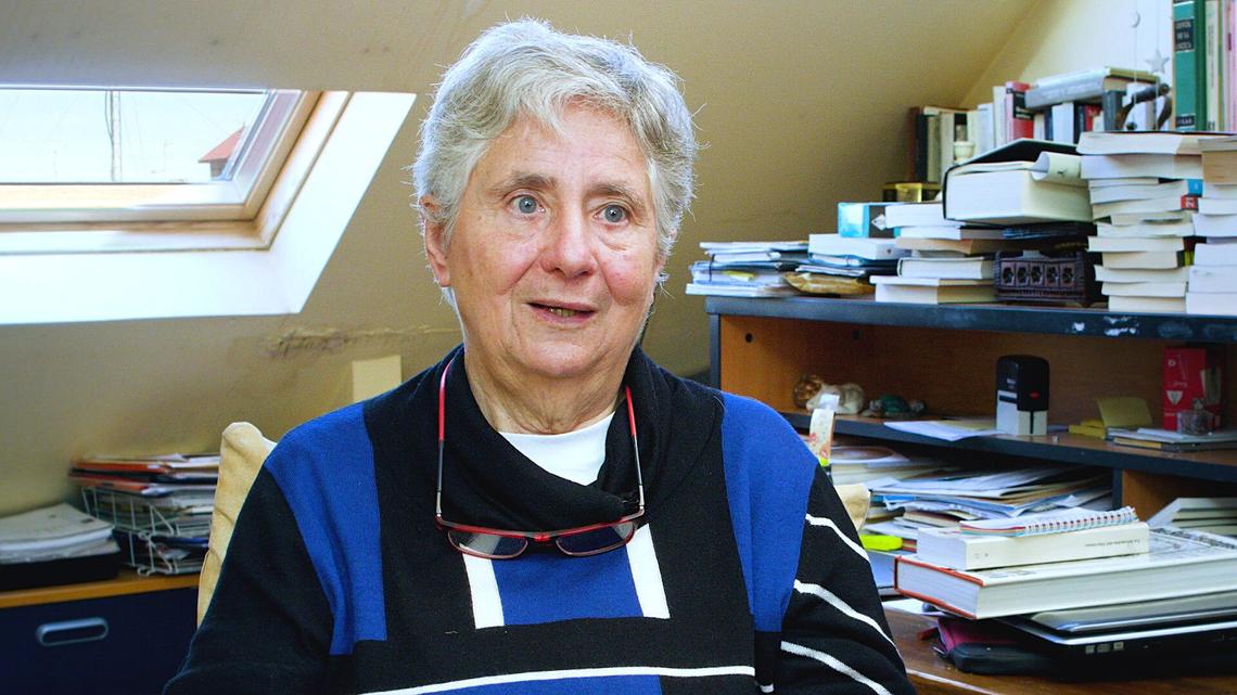 Montserrat Galcerán: El activismo, la universidad y las políticas de lo común atraviesan la trayectoria de Montserrat Galcerán. Feminista y catedrática emérita de Filosofía, estuvo vinculada a las luchas antifranquistas y posteriormente al movimiento antiglobalización y a la Universidad Nómada, convirtiéndose en concejala del Ayuntamiento de Madrid entre 2015 y 2019. Siempre preocupada por la actualización del pensamiento antagonista, es autora de múltiples libros.